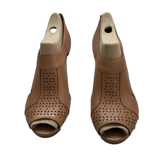Clarks Heels Jovelyn Hollis Peep Toe Zip Back Shoes size 10