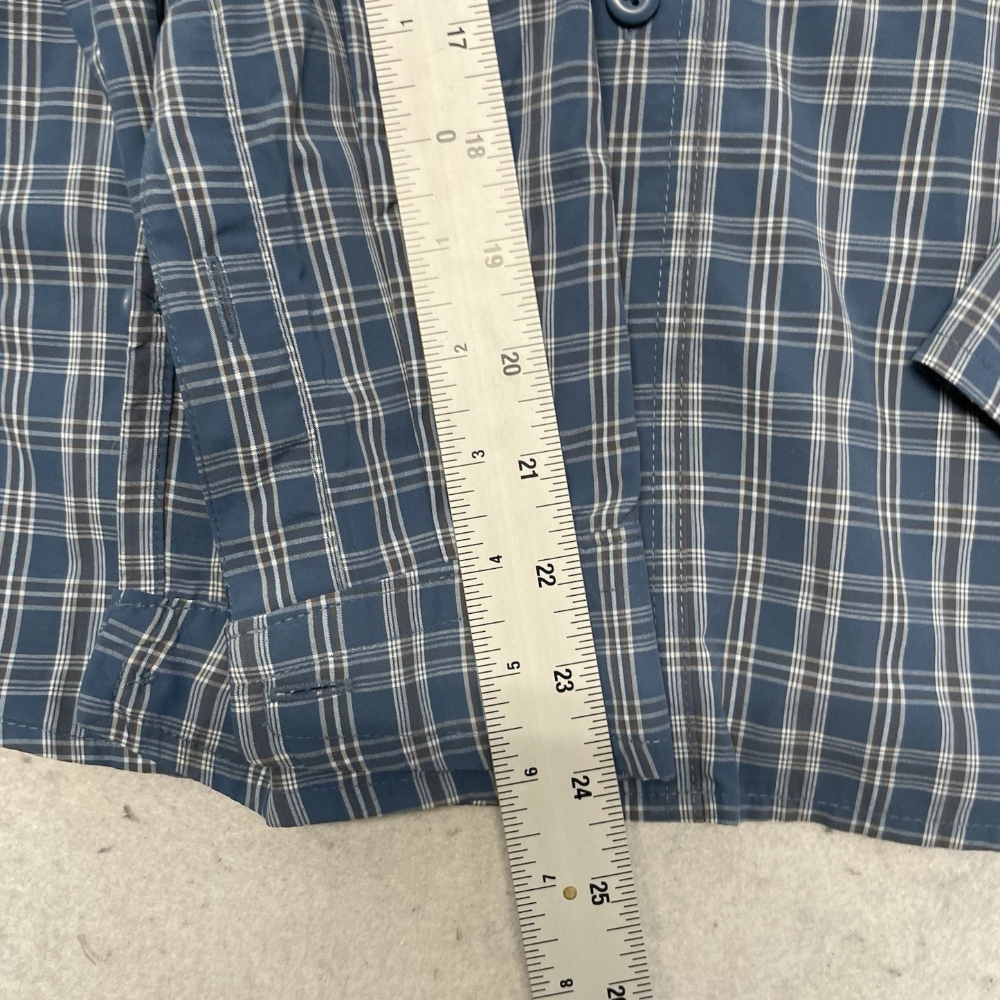 Woolrich Vented Fish Outdoor Shirt Men's M Long Sleeve Button Up Blue Plaid