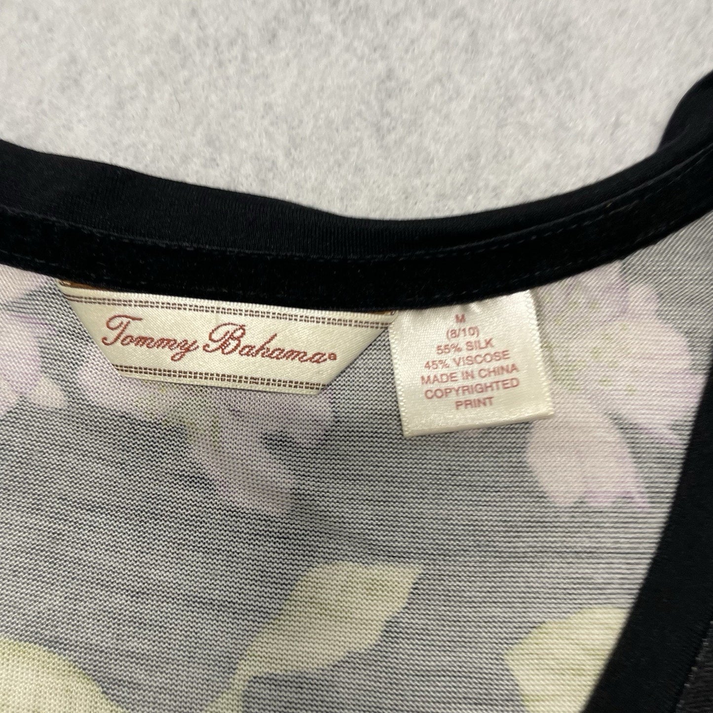 Tommy Bahama Women’s V-Neck Short Sleeve Shirt Floral Medium