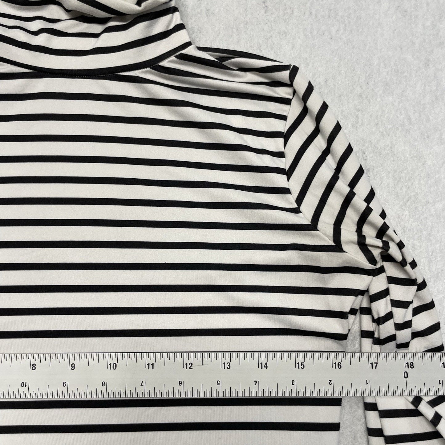 Corbeaux Women's Tempo Turtleneck Base Layer Shirt Small White/Black